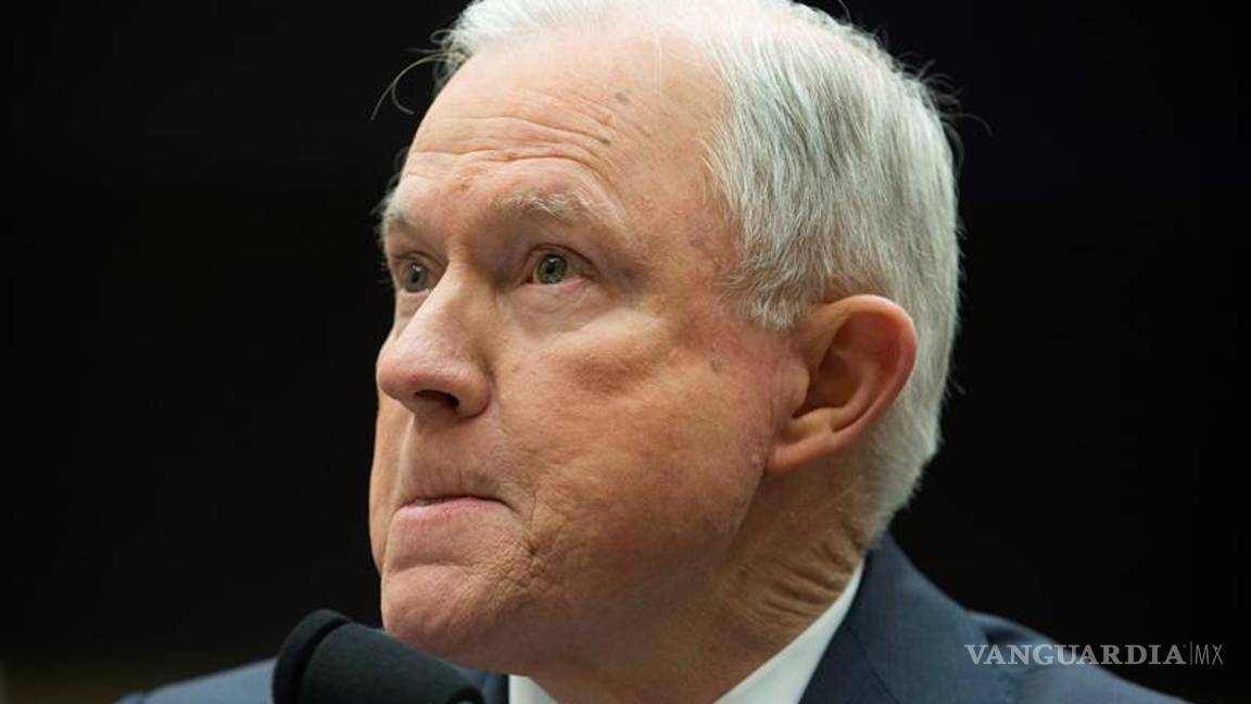 $!Trump dice no estar "preocupado" por reunión de Sessions con fiscal especial