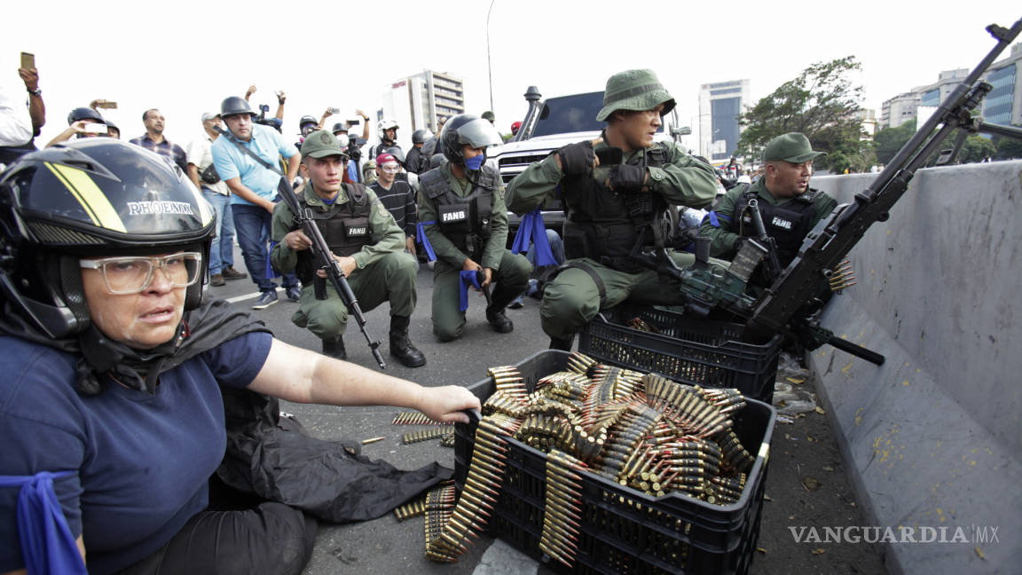 Resiste Maduro alzamiento armado