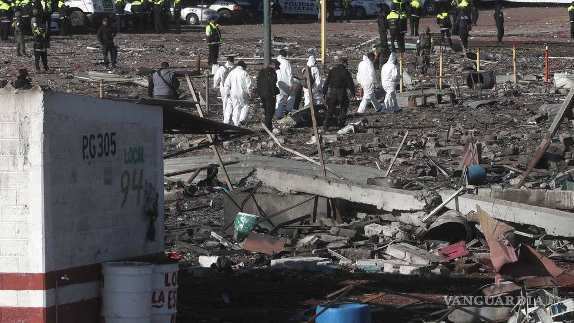 $!Hallan restos en lo que quedó del mercado en Tultepec