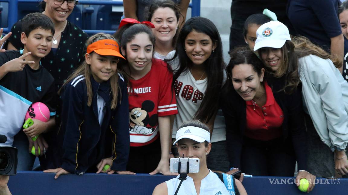 $!Garbiñe Muguruza vence a Kristina Mladenovic con el apoyo de André-Pierre Gignac