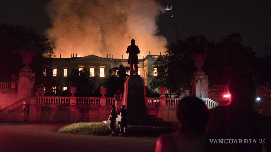 Voraz incendio destruye el Museo Nacional de Brasil y pierde gran parte de su acervo (Fotogalería)
