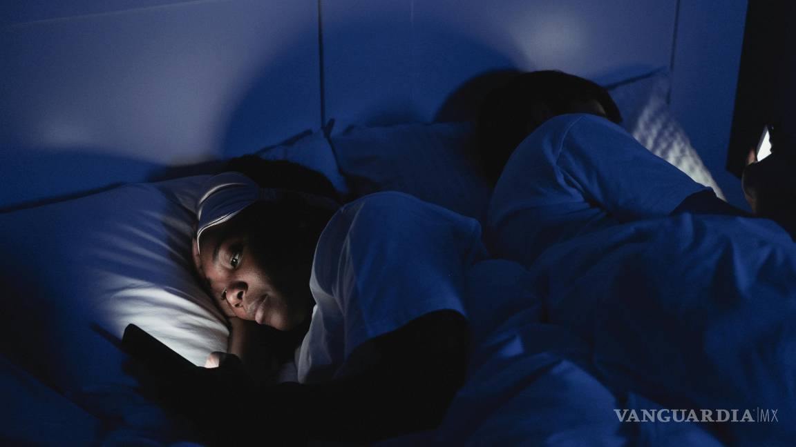 $!Según el titulado ‘Blue light has a dark side’, la exposición a la luz azul afecta a la producción de la melatonina (hormona que regula el sueño).