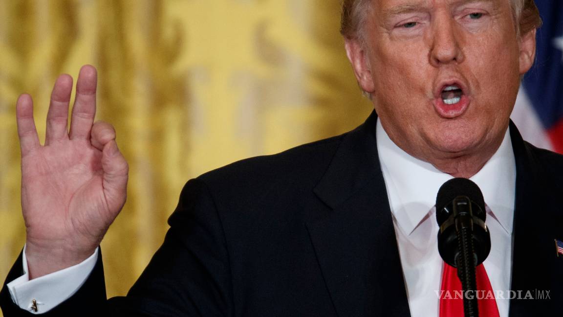 $!Trump ataca, luego defiende la vigilancia gubernamental