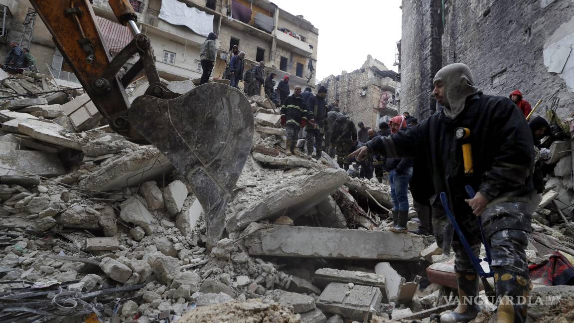 $!Durante años, la gente de Alepo sufrió la peor parte de los bombardeos y los combates cuando su ciudad fue una de las zonas de batalla más feroces de la guerra civil, ni siquiera eso los preparó para la nueva devastación y el terror causados por el terremoto.
