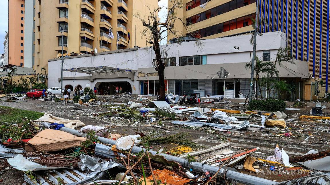 $!Una calle afectada por el paso del huracán Otis en el balneario de Acapulco, en el estado de Guerrero, México.