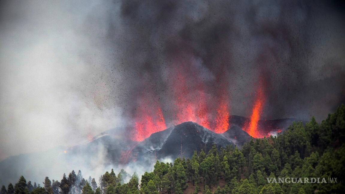 Entra en erupción volcán en isla canaria La Palma, España (imágenes)