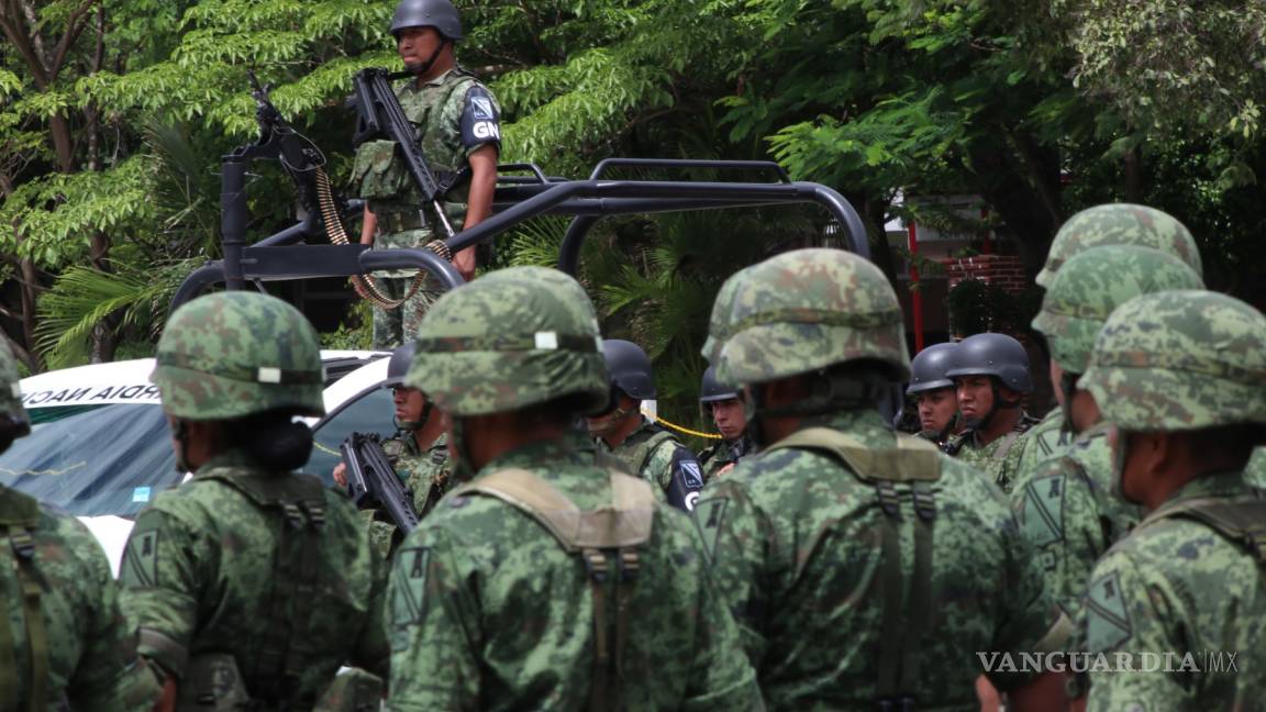 Van tras militares por desaparición de los 43 normalistas de Ayotzinapa, según Reuters
