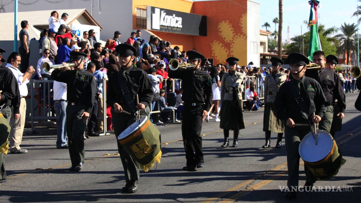 Protestan durante desfile militar en La Paz, BCS