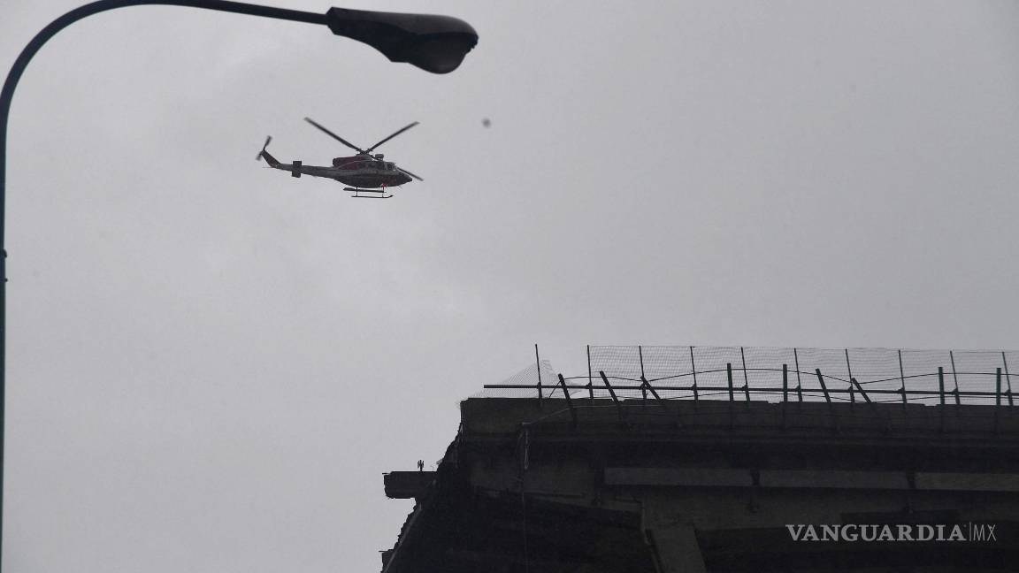 $!Se desploma un puente en Génova y varios vehículos caen al vacío (Fotogalería)