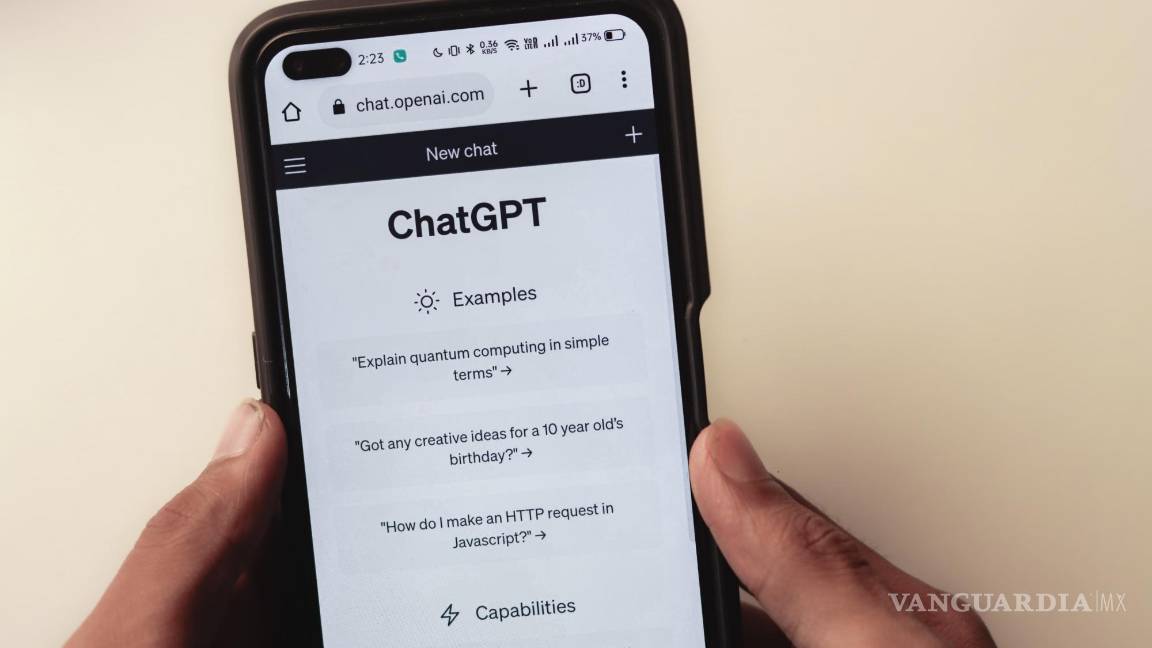 $!Menú de ChatGPT en pantalla de teléfono móvil.