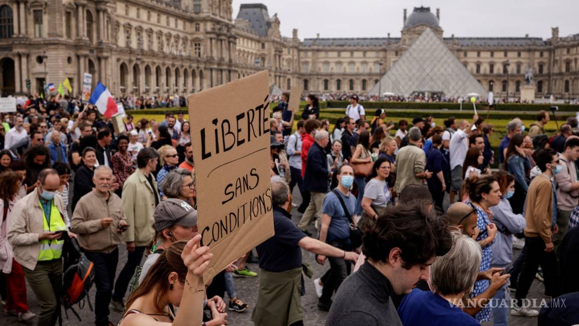 Protestan miles de franceses contra la ‘dictadura sanitaria'