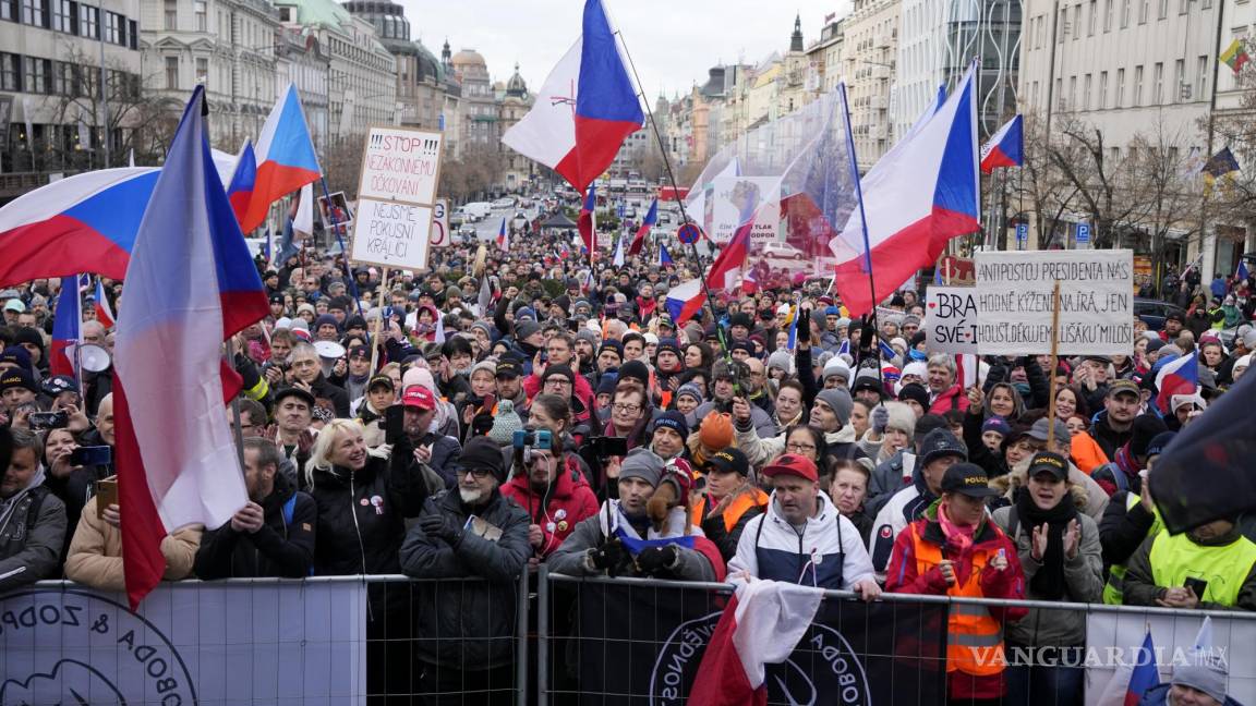 Marchan en Praga; reclaman por vacunación obligatoria contra COVID-19