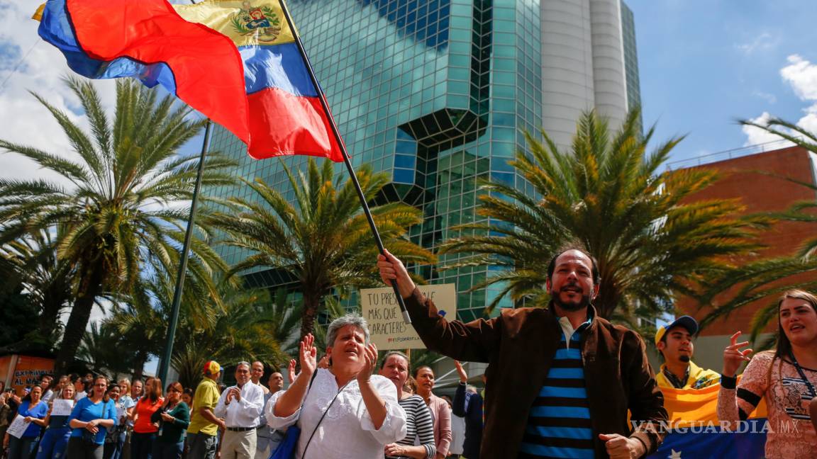 Inician protestas públicas convocadas por Guaidó