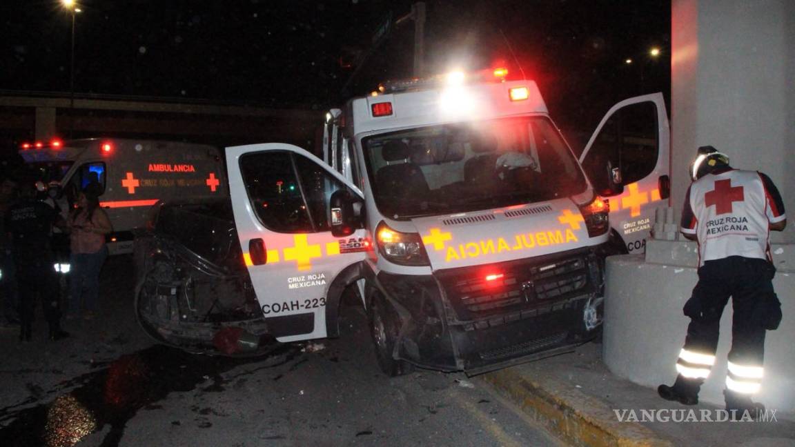 Chocan a ambulancia de la Cruz Roja en Saltillo