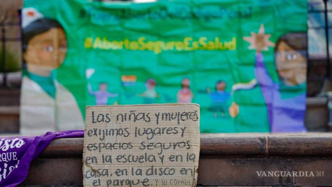 $!En el acto se colocaron y leyeron nombres de mujeres asesinadas, como acto simbólico de memoria y visibilización