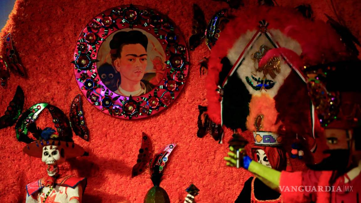 Feria de Chapultepec luce una gran ofrenda por el Día de Muertos en CDMX