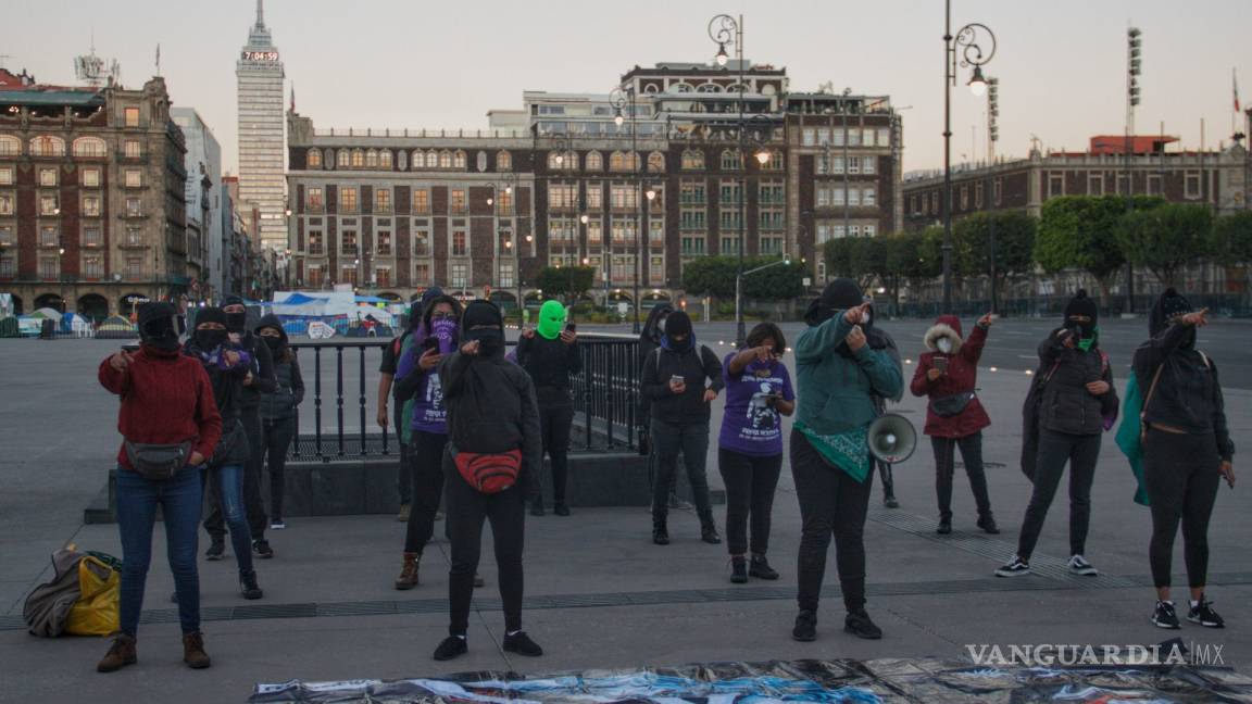 Feministas protestan en el Zócalo de CDMX para frenar candidatura de Félix Salgado Macedonio
