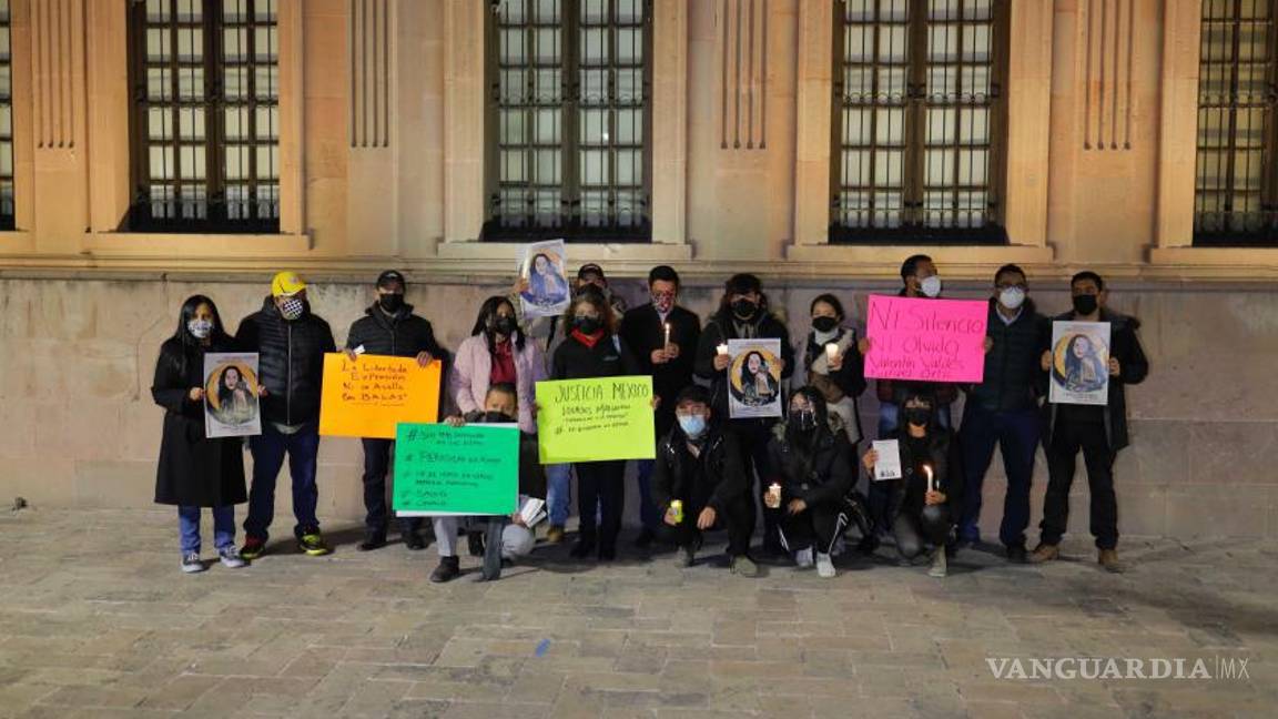 $!“Nos sumamos a esta protesta nacional por los crímenes que se han cometido contra los compañeros allá en California”, dijo una de las periodistas presentes.