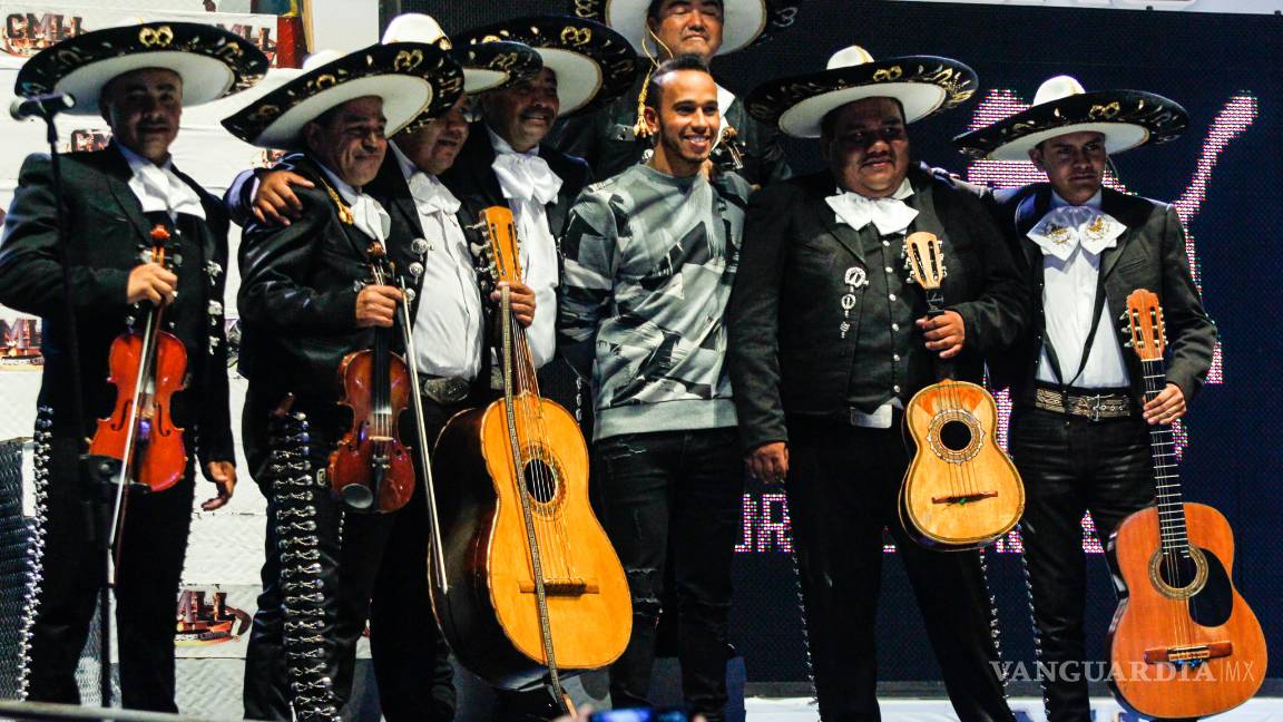 $!Lewis Hamilton enfrenta a Oribe Peralta y Mistico en reta de futbolito