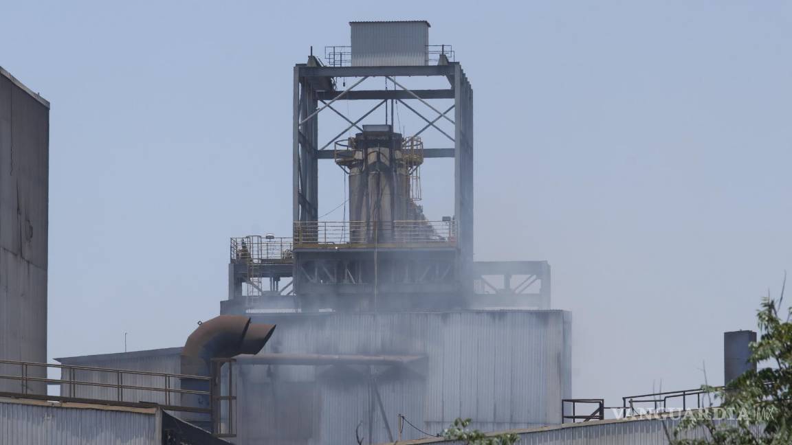 $!En el día también se pueden apreciar los gases que salen de las chimeneas de Tupy.