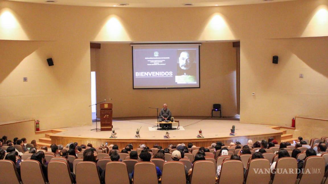 $!Leonardo Padura se adentra en el oficio literario en conferencia magistral en la Laguna