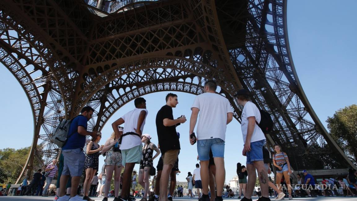 Turistas están frustrados por cierre de la torre Eiffel a causa de huelga