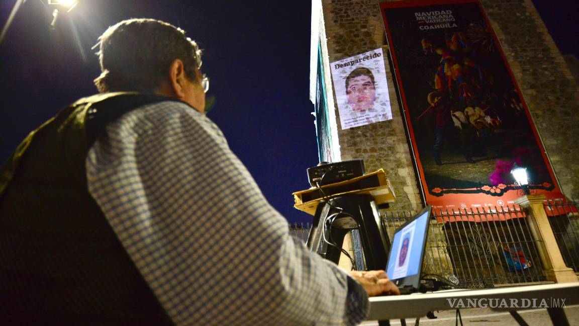 $!Proyectan imágenes de desaparecidos en la Catedral de Saltillo