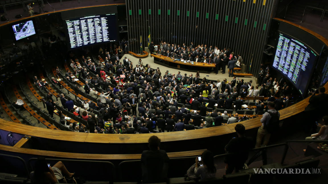 Brasil: 200 votos a favor de juicio político contra Rousseff