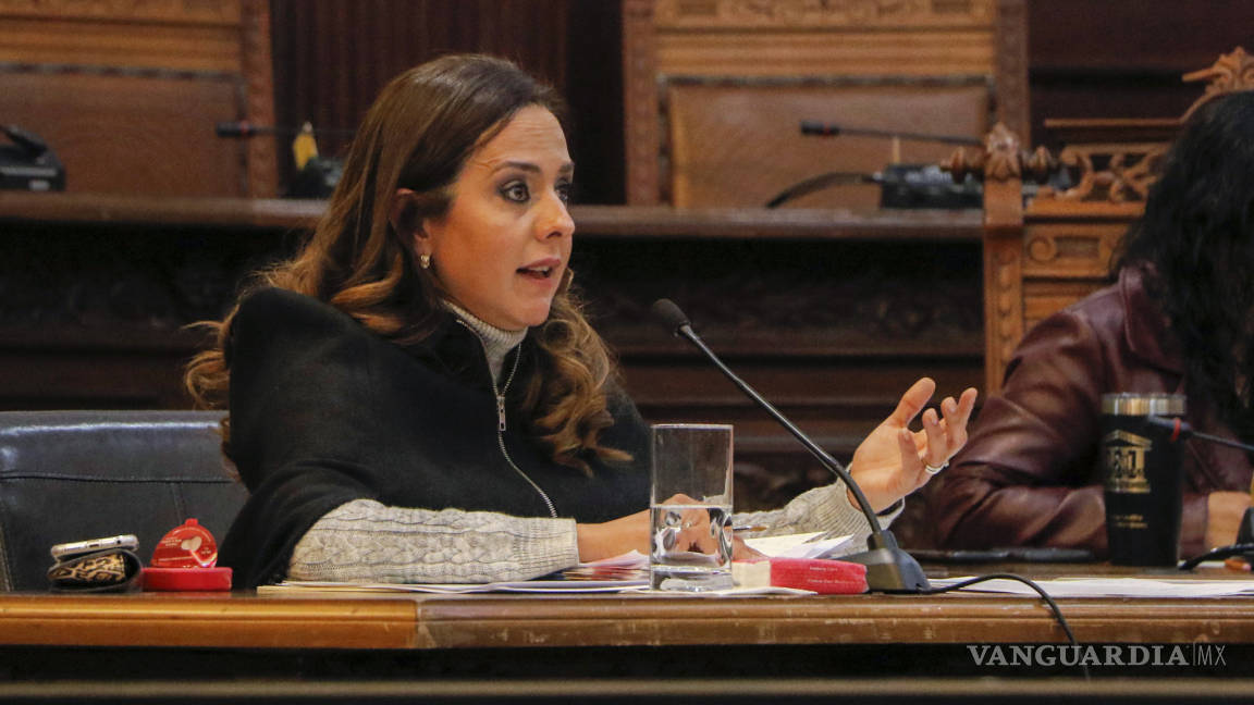 Evade Teresa Guajardo preguntas del Legislativo