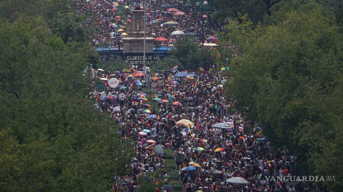 $!Miles de personas participaron en la 44 edición de la marcha del orgullo LGBTTTIQPA+ en CDMX.