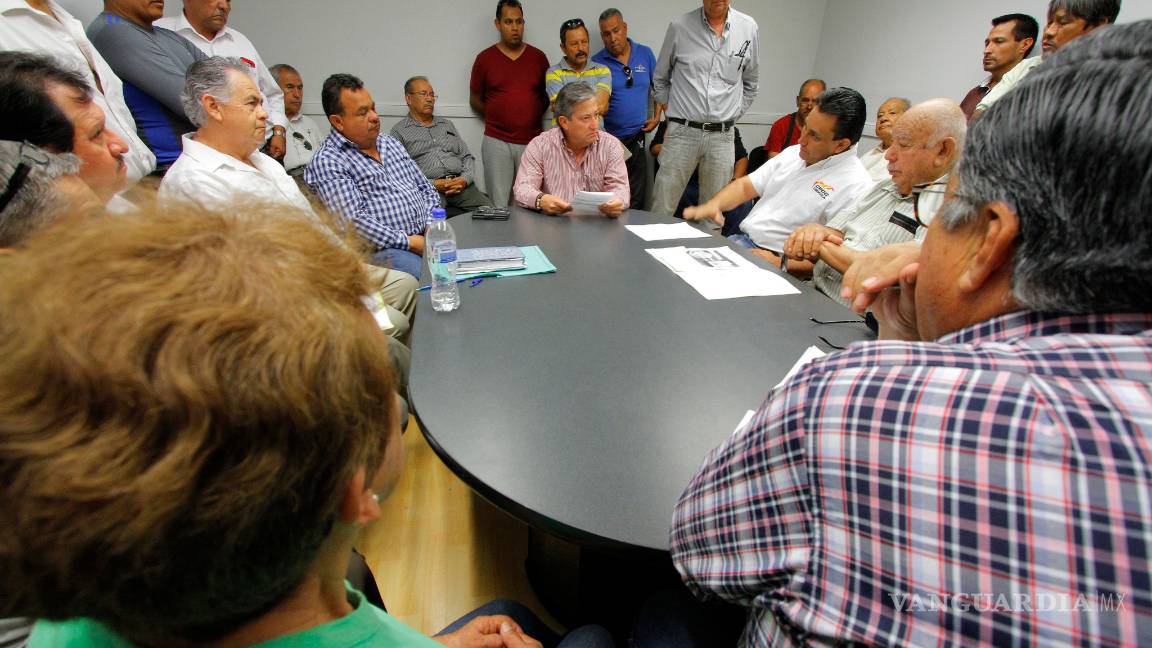 $!Taxistas exigen al Instituto Municipal del Transporte de Saltillo proceda en contra de Uber