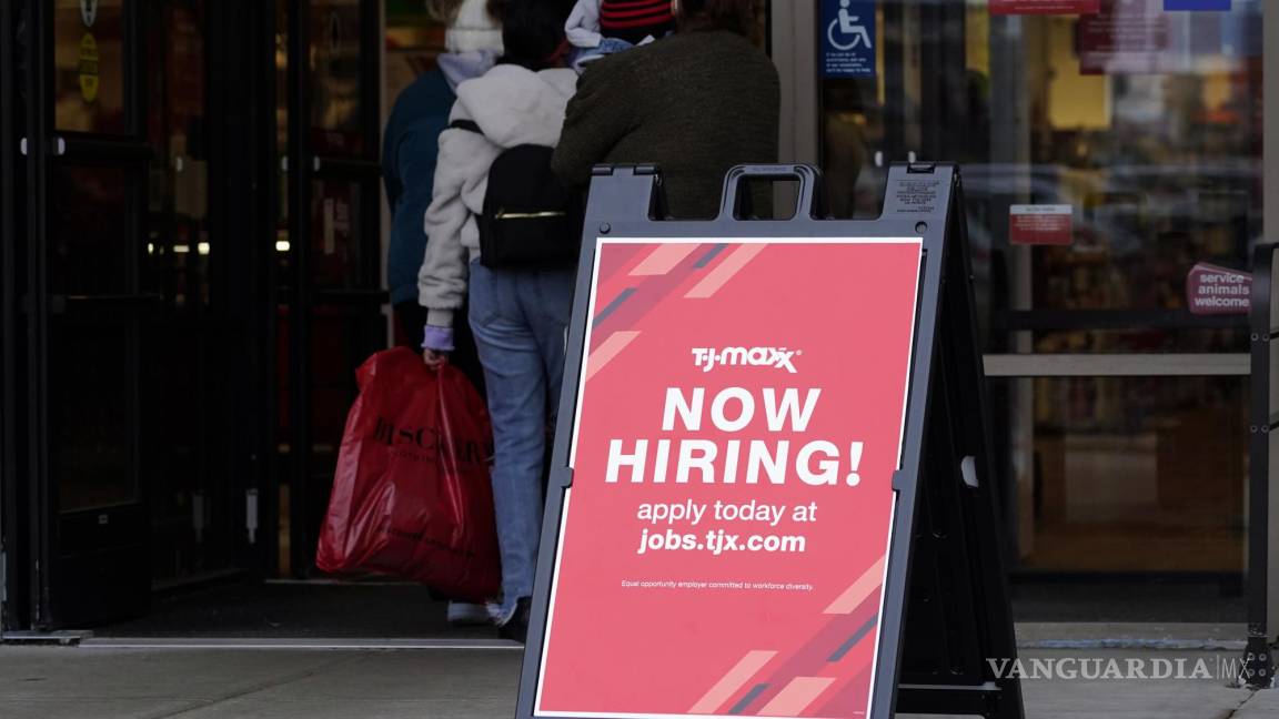 Ayuda por desempleo en Estados Unidos cae a el nivel más bajo en 52 años