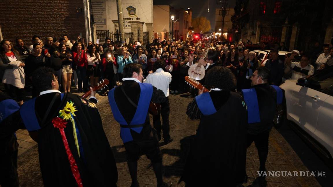 $!Rondallas, tunas y agrupaciones folklóricas dieron vida a los festejos en distintos recintos culturales del primer cuadro de la ciudad.