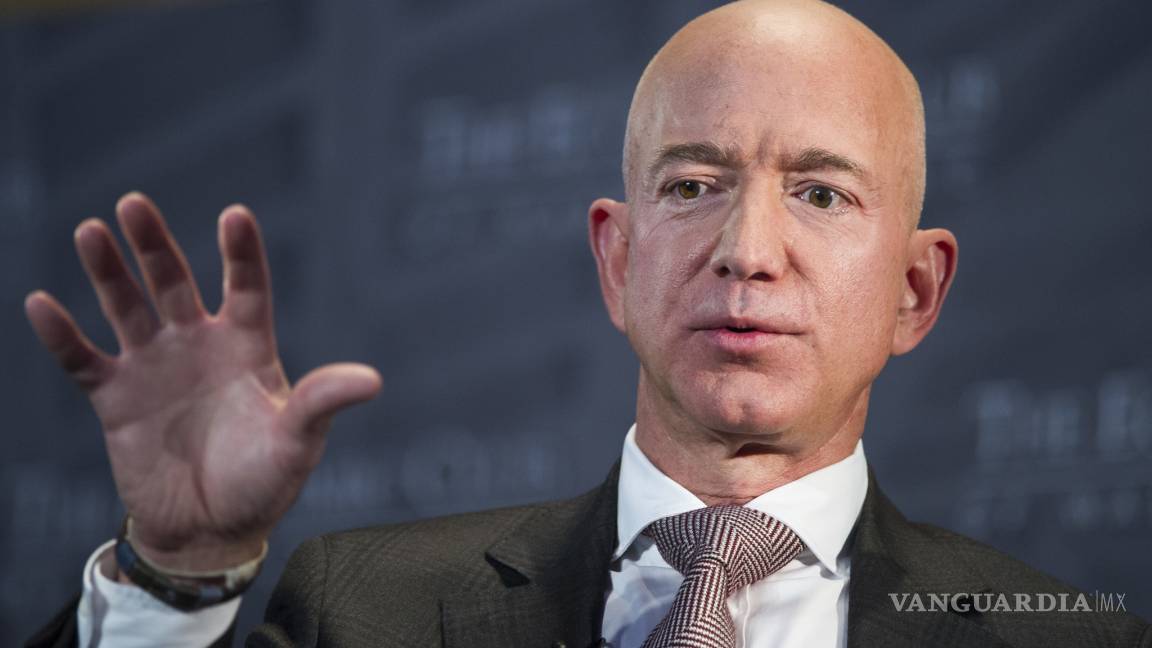 Jeff Bezos, CEO de Amazon, acusa a National Enquirer de chantaje y extorsión