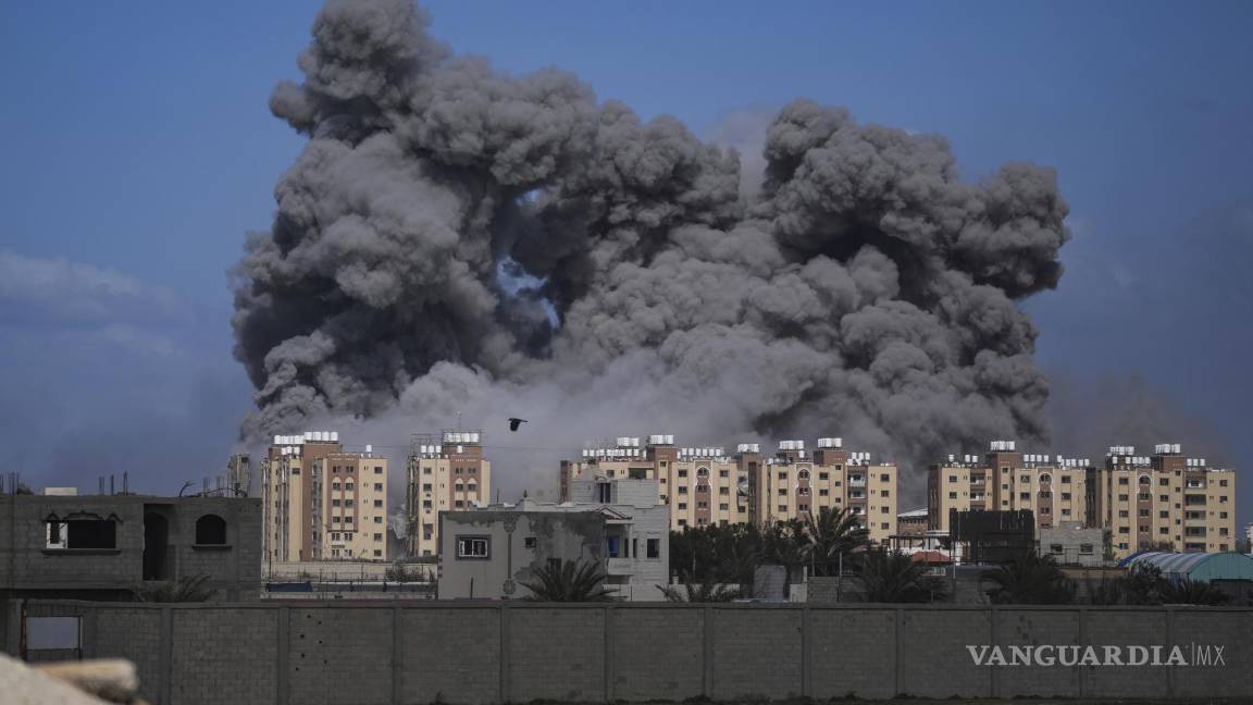 $!Ciudad de Gaza sigue siendo bombardeada por el Ejercito judío.