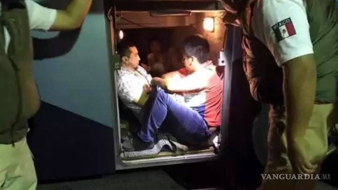 Rescatan a siete migrantes dentro de maletero de autobús en SLP
