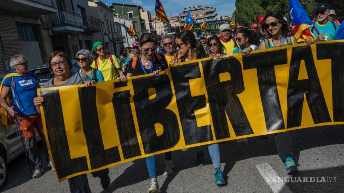 Catalanes independentistas vuelven a tomar las calles en Barcelona tras 2 días de violencia