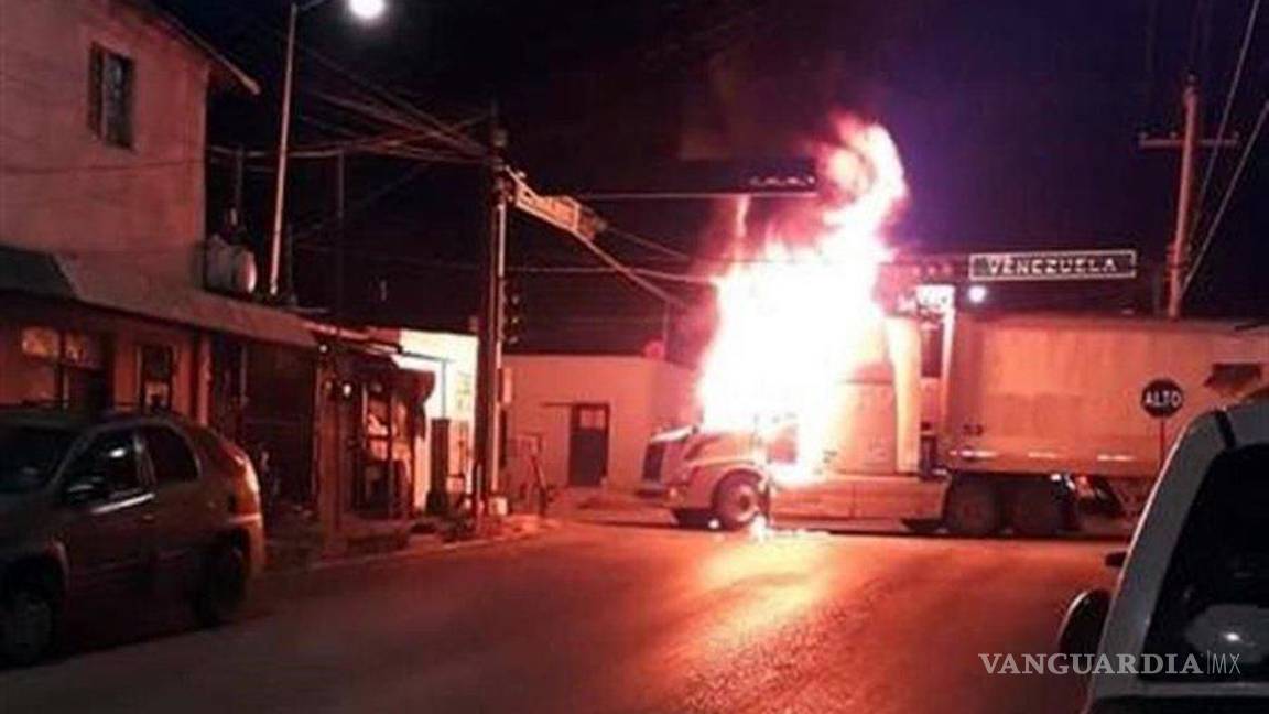 $!CJNG en Colima quema camiones por detención de su líder, “El Chaparrito”