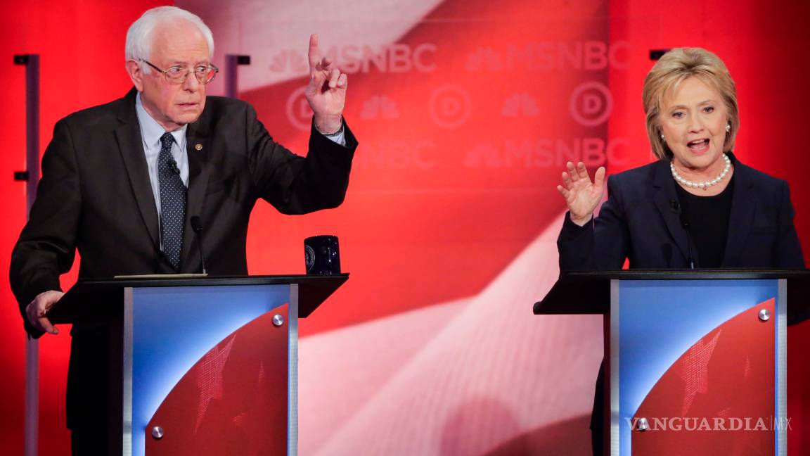 $!Clinton y Sanders se enzarzan en disputa por fecha para debate en Nueva York
