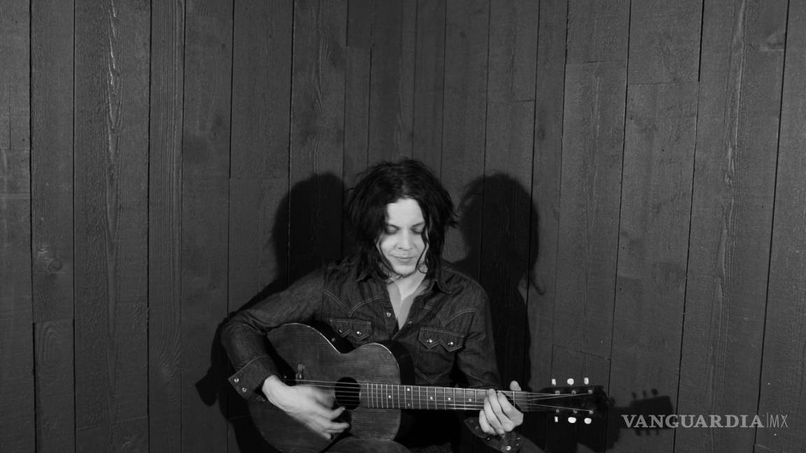 Jack White interpreta temas acústicos