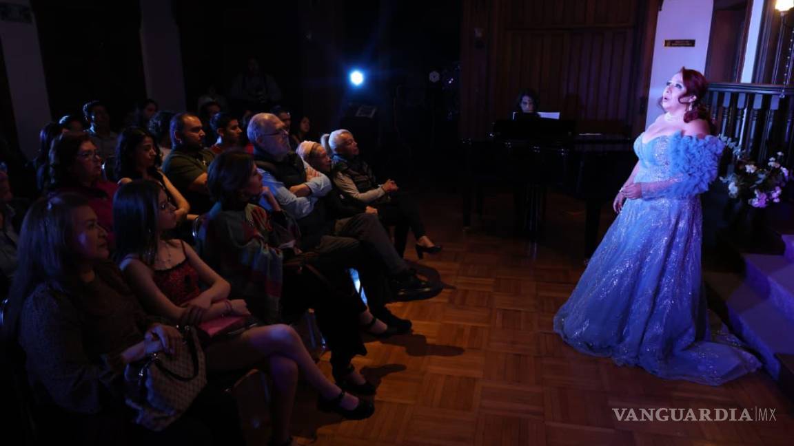 $!Las voces de la Compañía de Ópera de Saltillo ofrecieron un recorrido por el repertorio del bel canto italiano, destacando la técnica vocal y la expresividad en el escenario del Centro Cultural Casa Purcell.