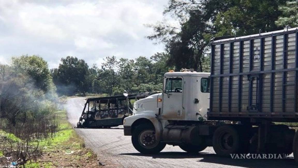 $!Tocumbo, Michoacán se vuelve campo de batalla entre grupos armados