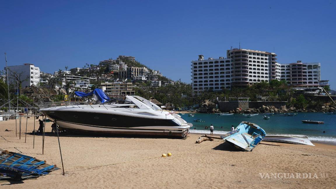 $!Barcos encallados dañados tras la devastación que dejó el paso del huracán Otis, en Acapulco, México, el domingo 12 de noviembre de 2023.