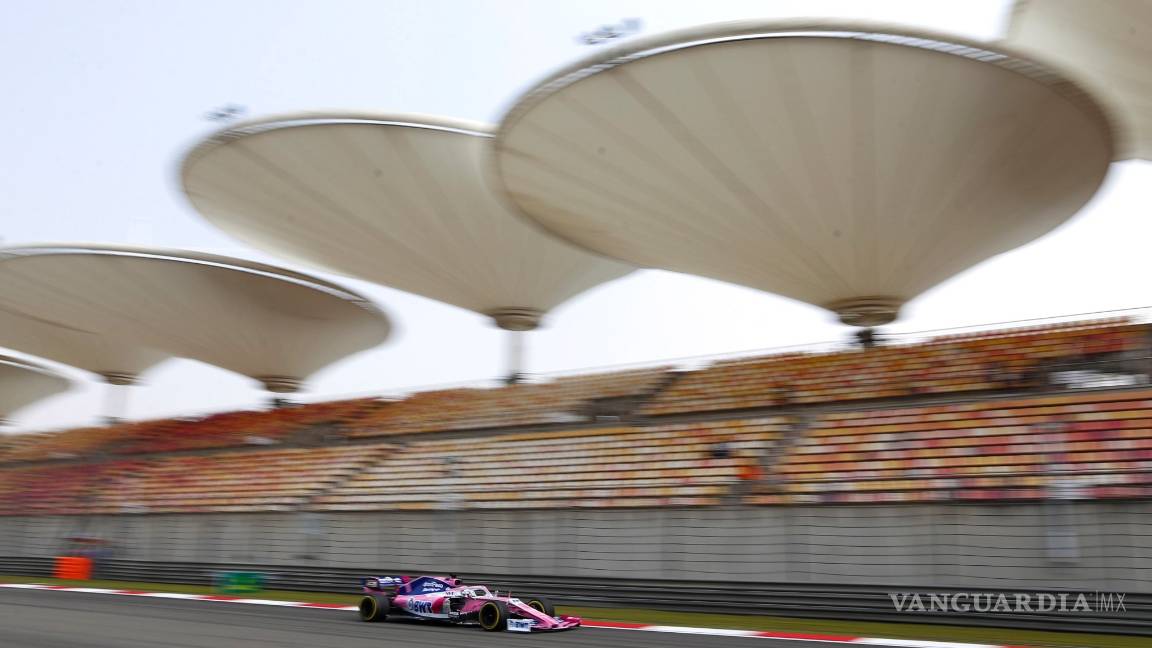 $!Checo Pérez no está muy contento con su monoplaza