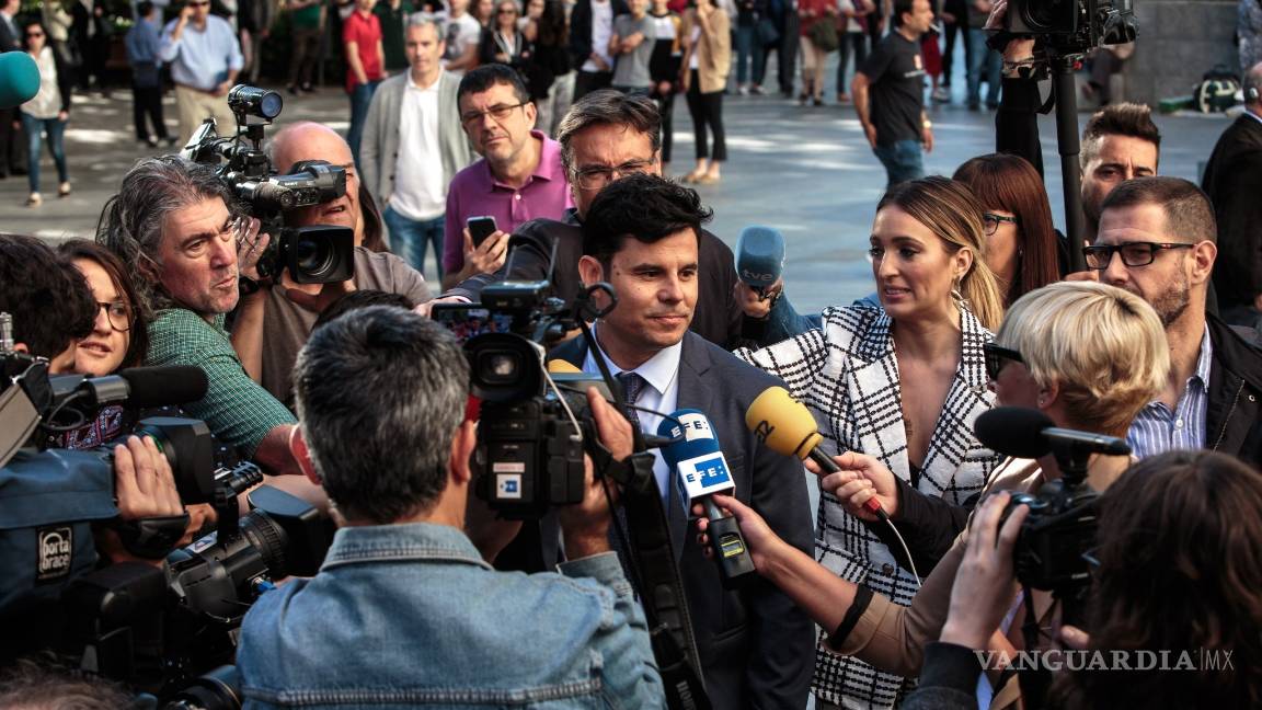 $!¡Uff!, suspenden juicio sobre supuesta paternidad de Julio Iglesias