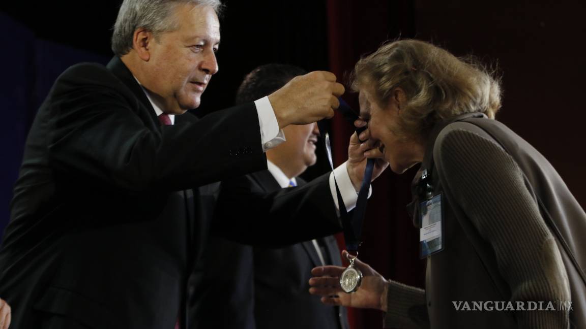 $!Reconoce UAdeC mérito y trayectoria universitaria; entrega las medallas “Juan Antonio de la Fuente” y “Miguel Ramos Arizpe”