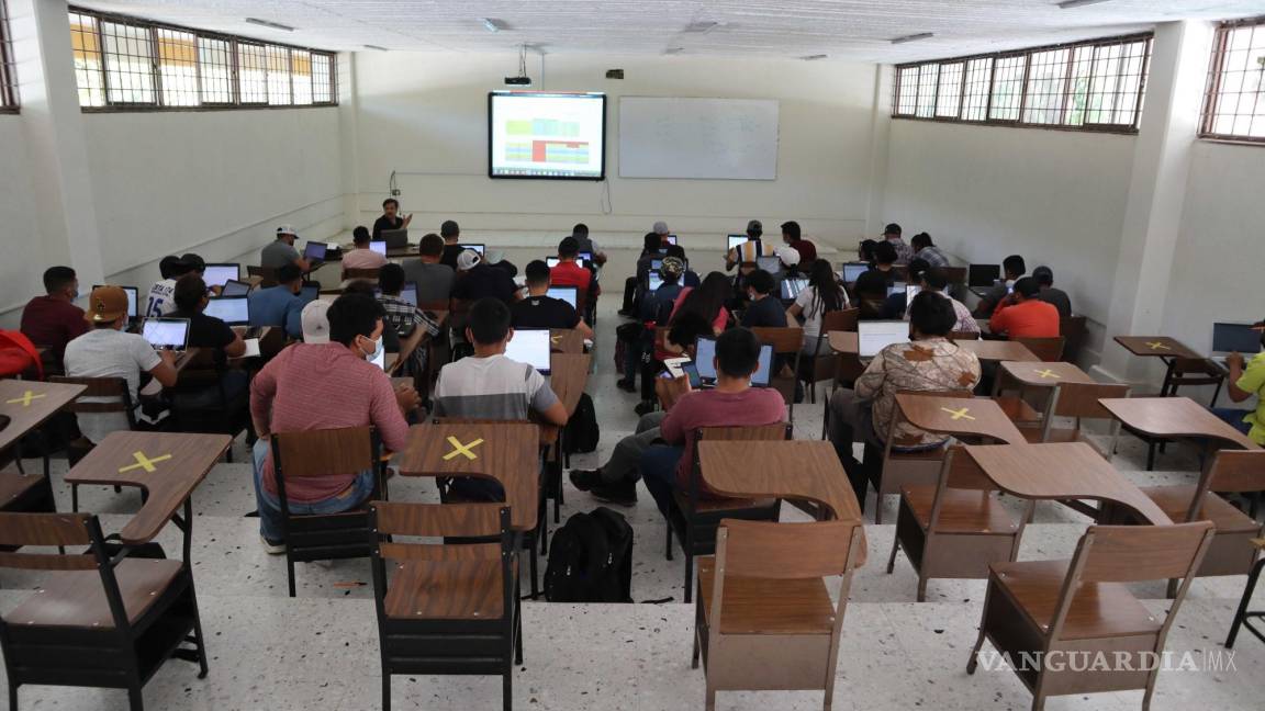 Saltillo: asisten a clases extras en la Narro