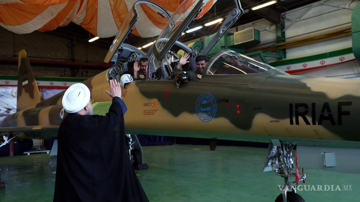 $!Irán presenta su primer avión de combate