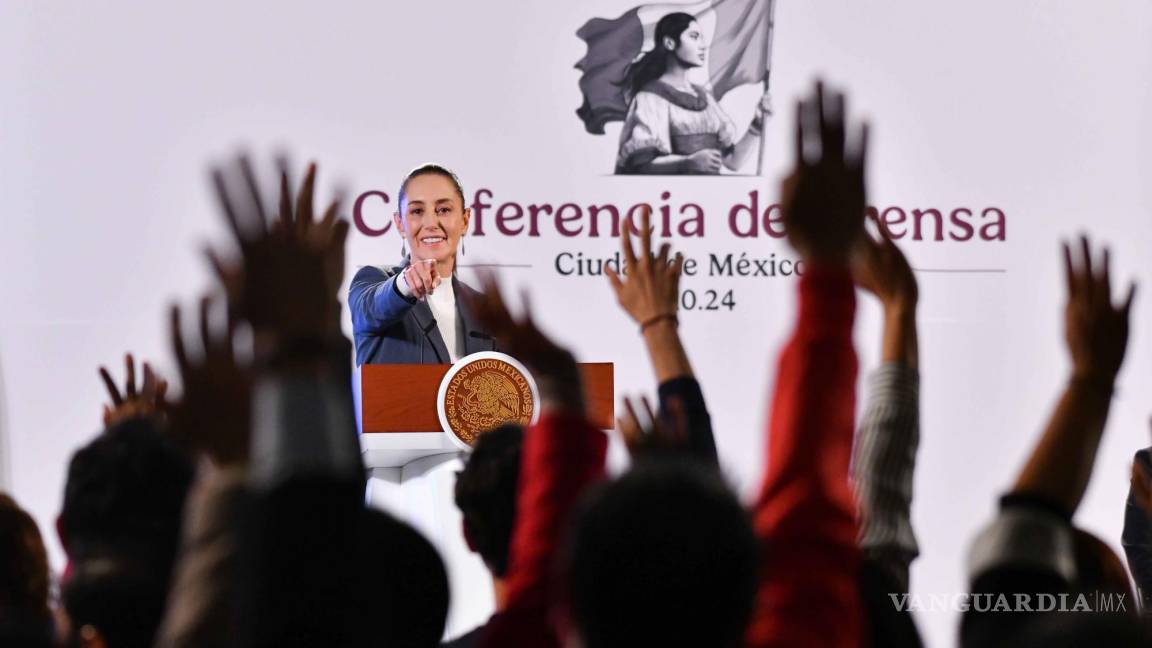 Dominan referencias a Andrés Manuel López Obrador en primera mañanera de Claudia Sheinbaum