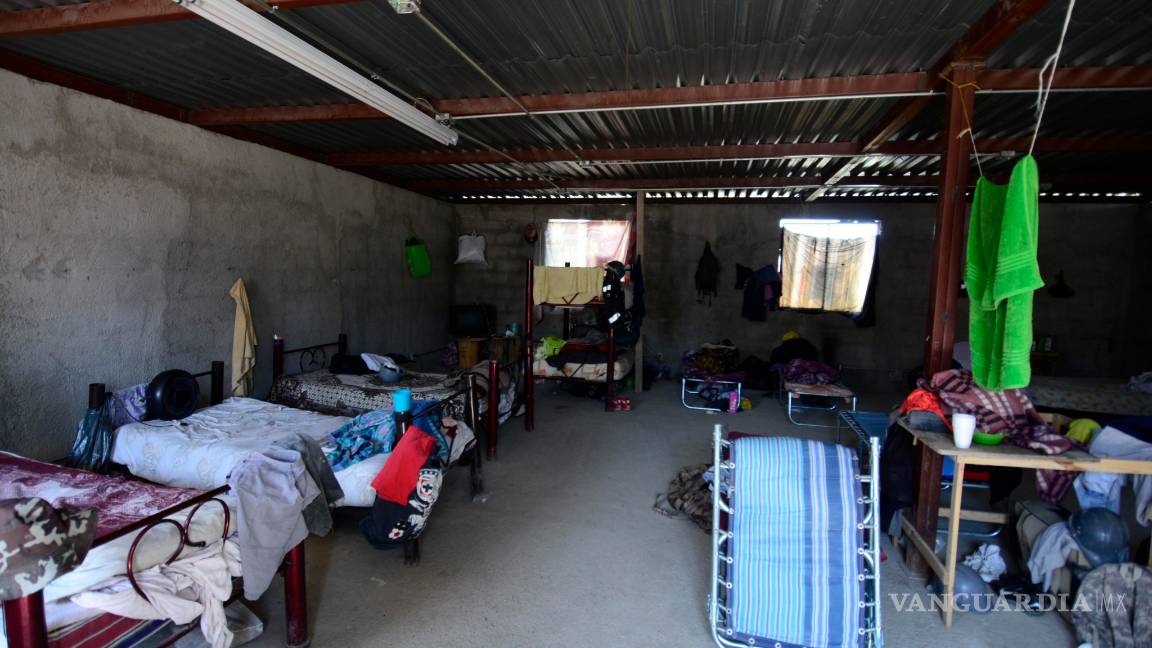 $!Albañiles levantan los muros del CEFERESO, desde su propia cárcel